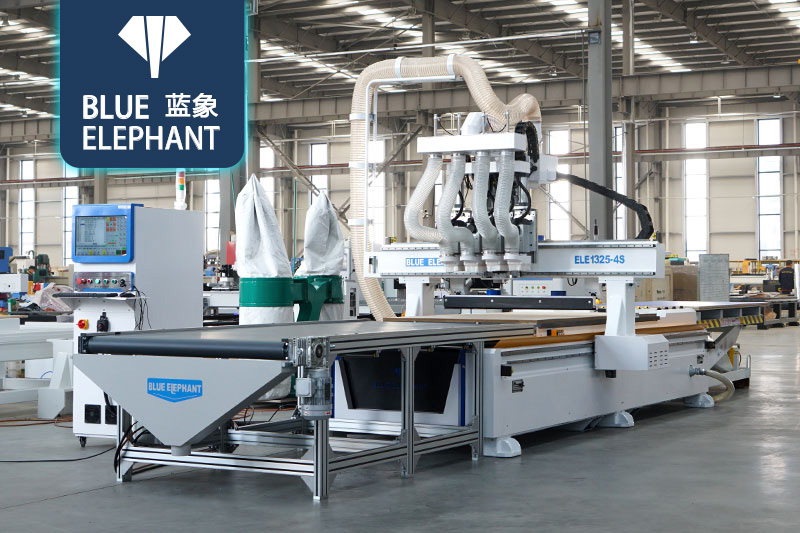 自動上下料四工序開料機(jī) 自動上下料四工序開料機(jī)