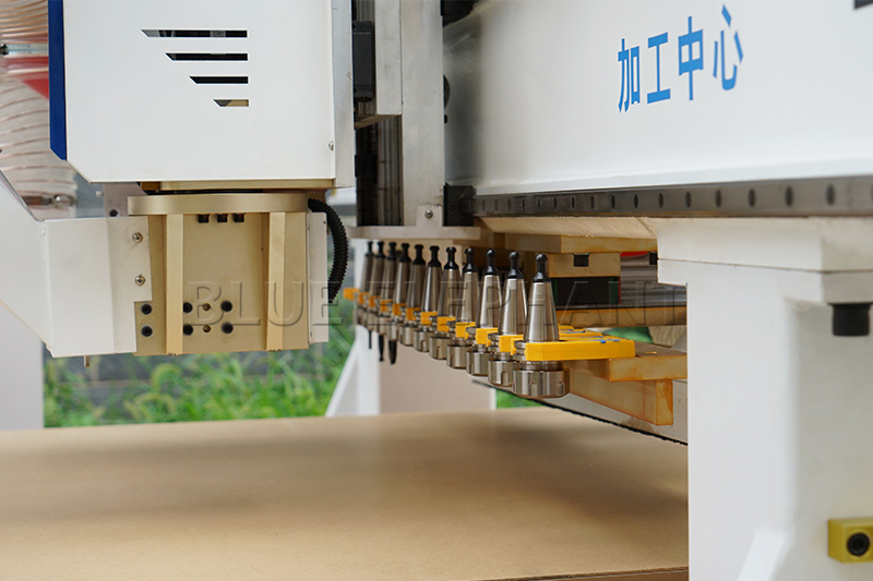 無(wú)孔工藝帶排鉆包開(kāi)料機(jī)