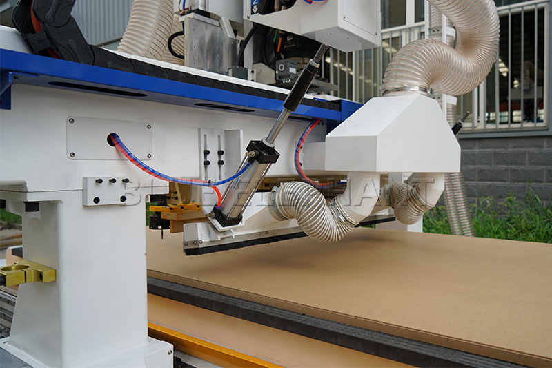 無(wú)孔工藝帶排鉆包開(kāi)料機(jī)