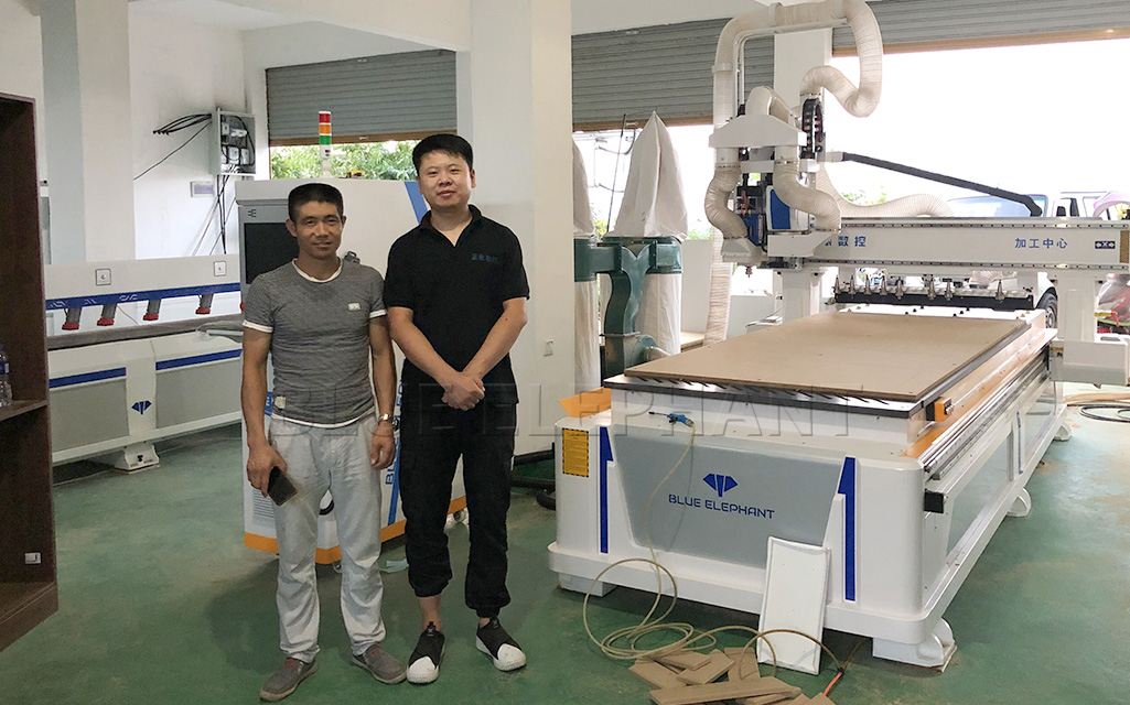 安徽阜陽XX家具廠訂購(gòu)板式家具生產(chǎn)線